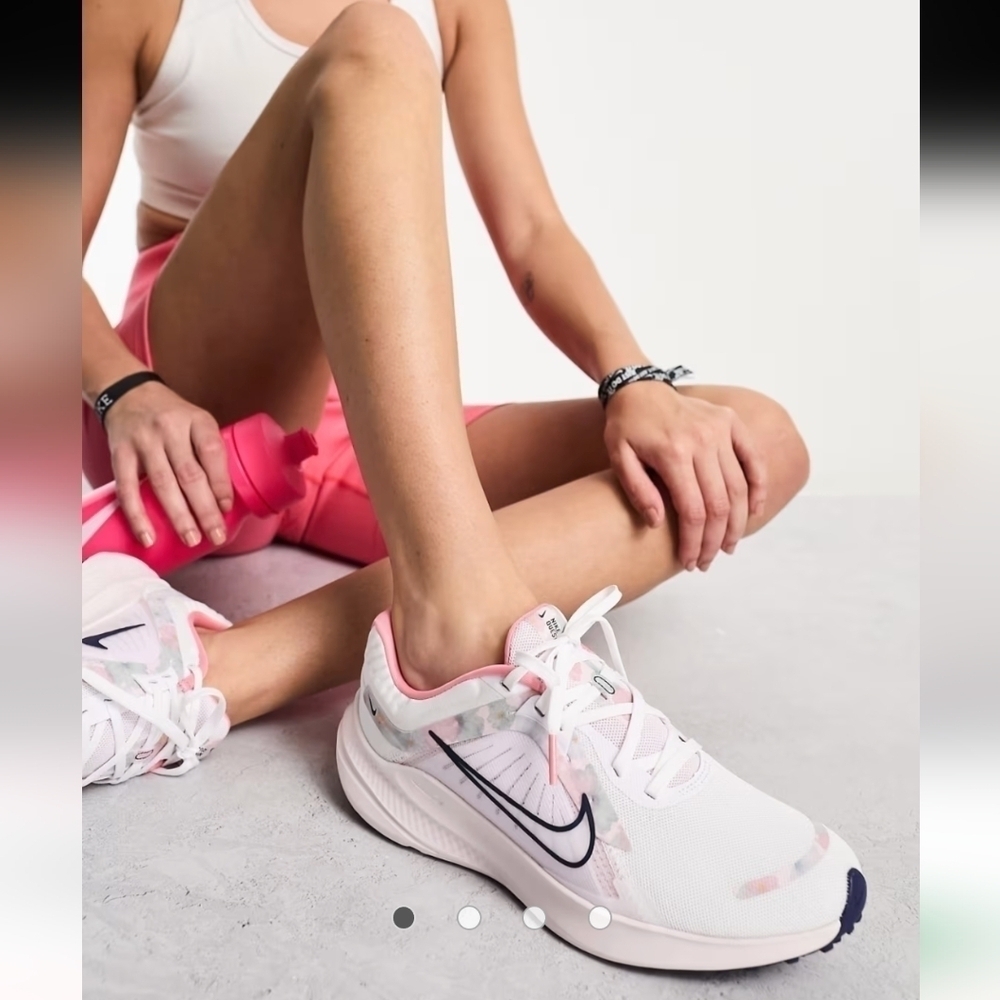 Nike Womens Quest 5 Premium White Running Training Shoes Sneakers Size 7.5